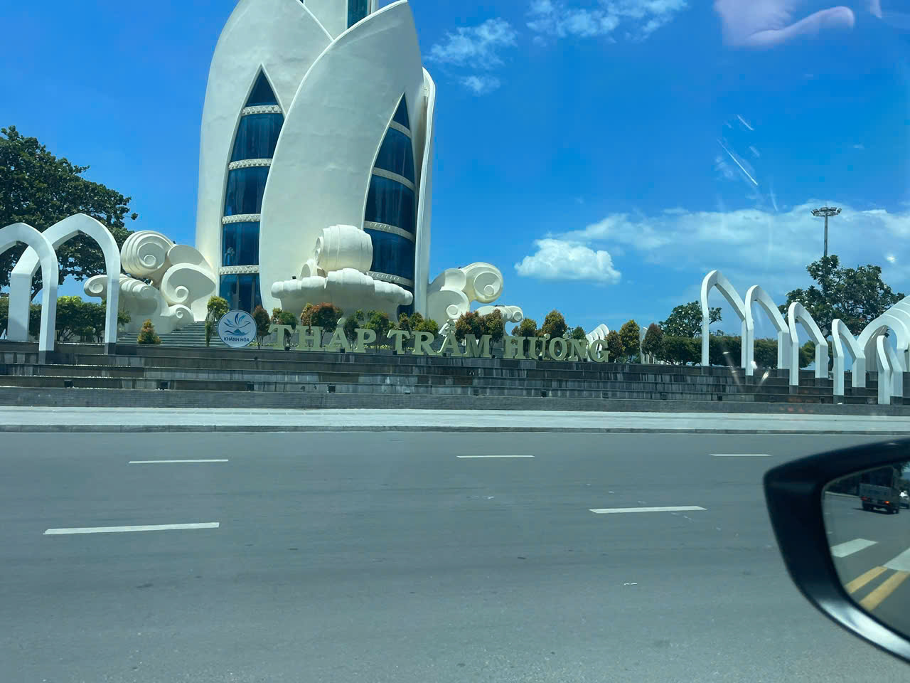 Xe Sân Bay Cam Ranh, Vĩnh Hy