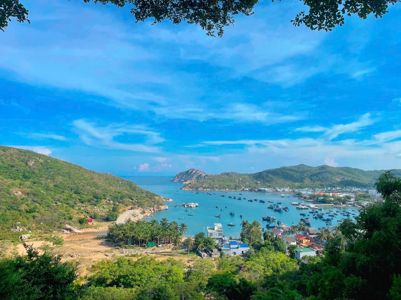 Thuê xe sân bay Cam Ranh đi Vĩnh Hy đặt trước
