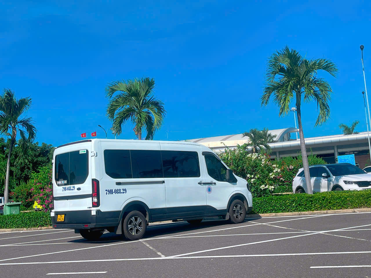 Thuê xe Vĩnh Hy đi sân bay Cam Ranh giá tốt