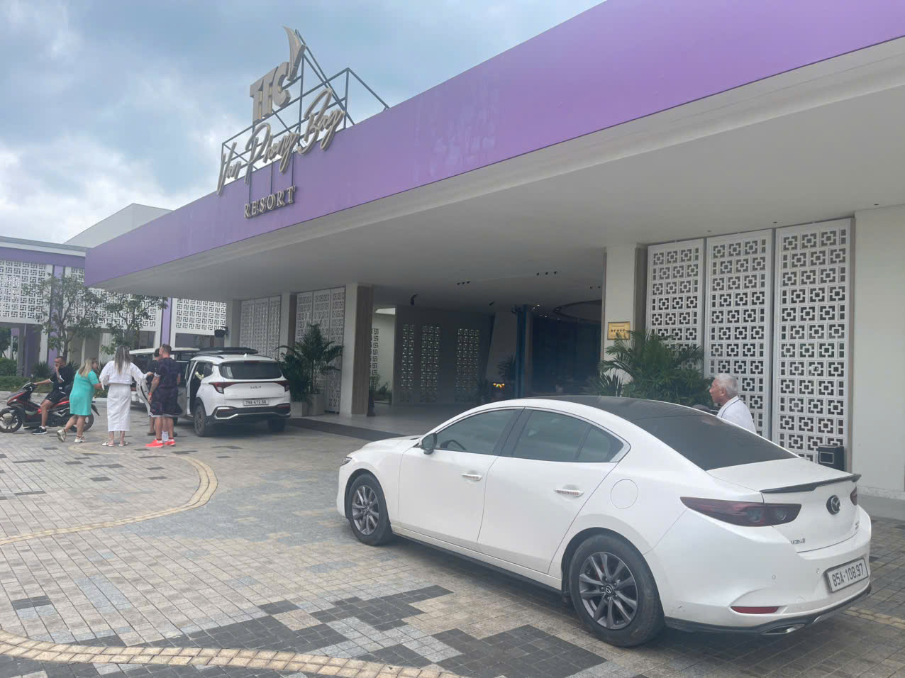 Taxi Đưa Đón Sân Bay Nha Trang Đi Vĩnh Hy