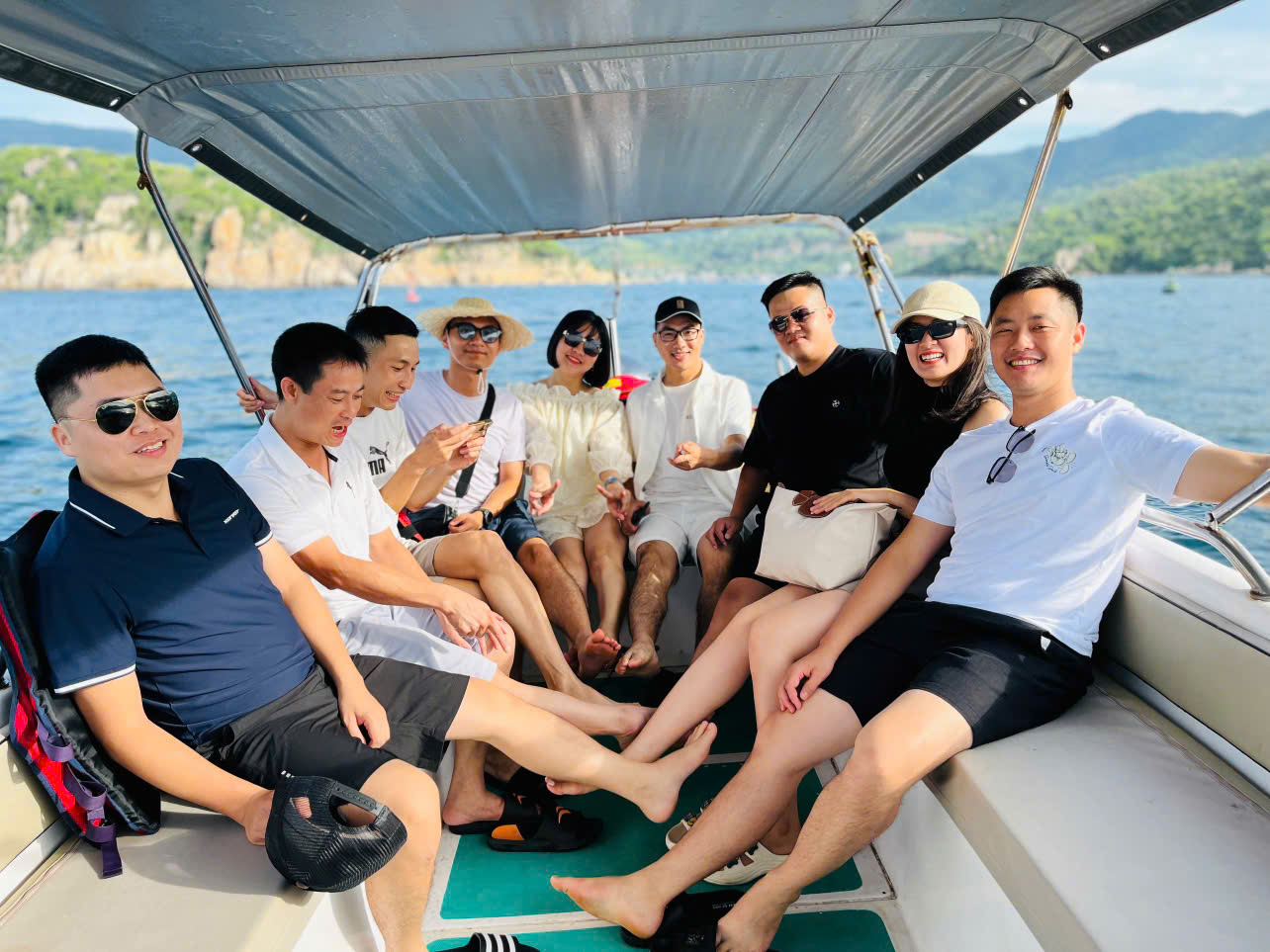 Thuê Xe Sân Bay Nha Trang Đi Vĩnh Hy Uy Tín