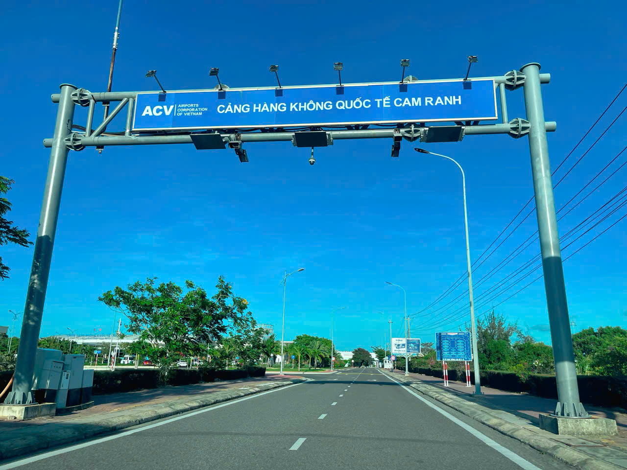 Thuê xe du lịch sân bay Cam Ranh về Vĩnh Hy