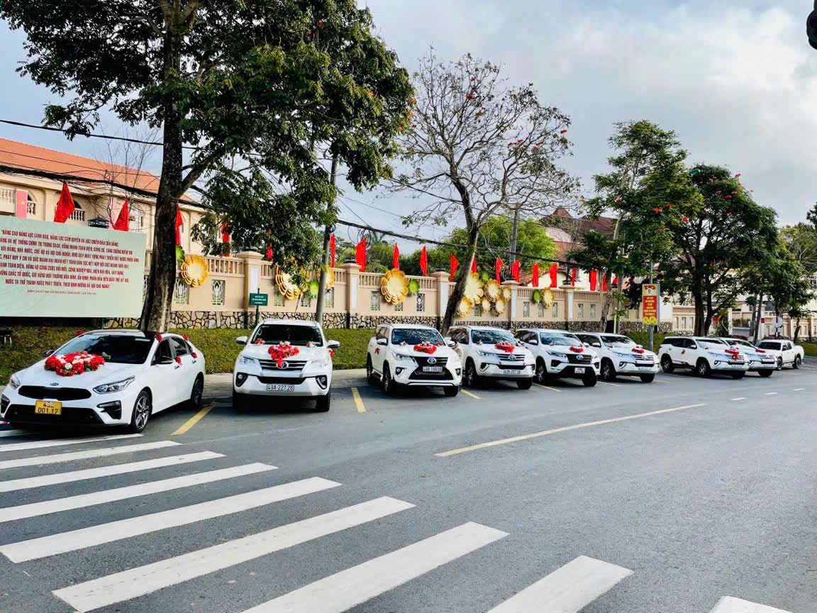 THUÊ XE HOA CƯỚI HỎI Ở TRUNG TÂM NINH THUẬN  