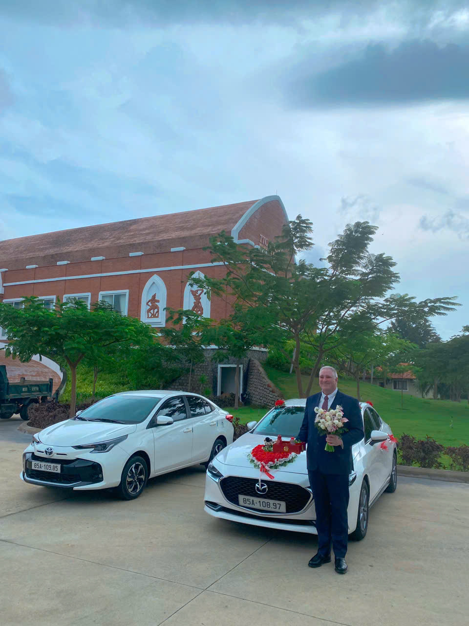 Thuê Xe Hoa Kèm Tài Xế Tại Ninh Thuận 