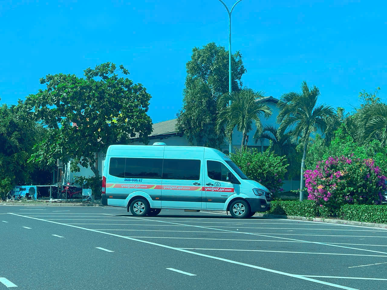 Thuê xe sân bay Cam Ranh đi Vĩnh Hy theo cá nhân