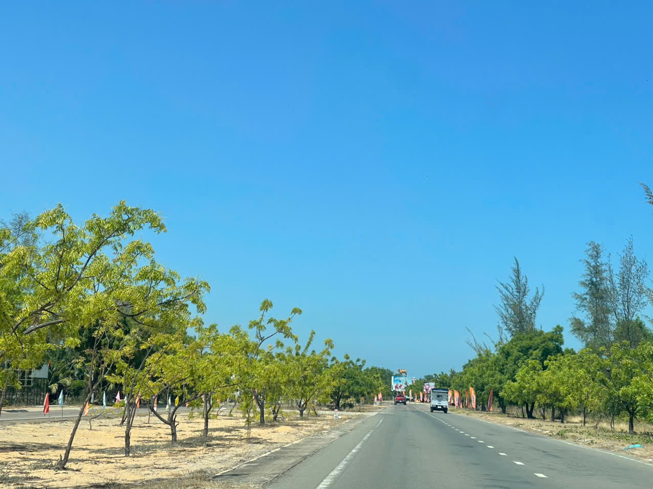 Taxi điện 7 chỗ Vĩnh Hy đi Nha Trang
