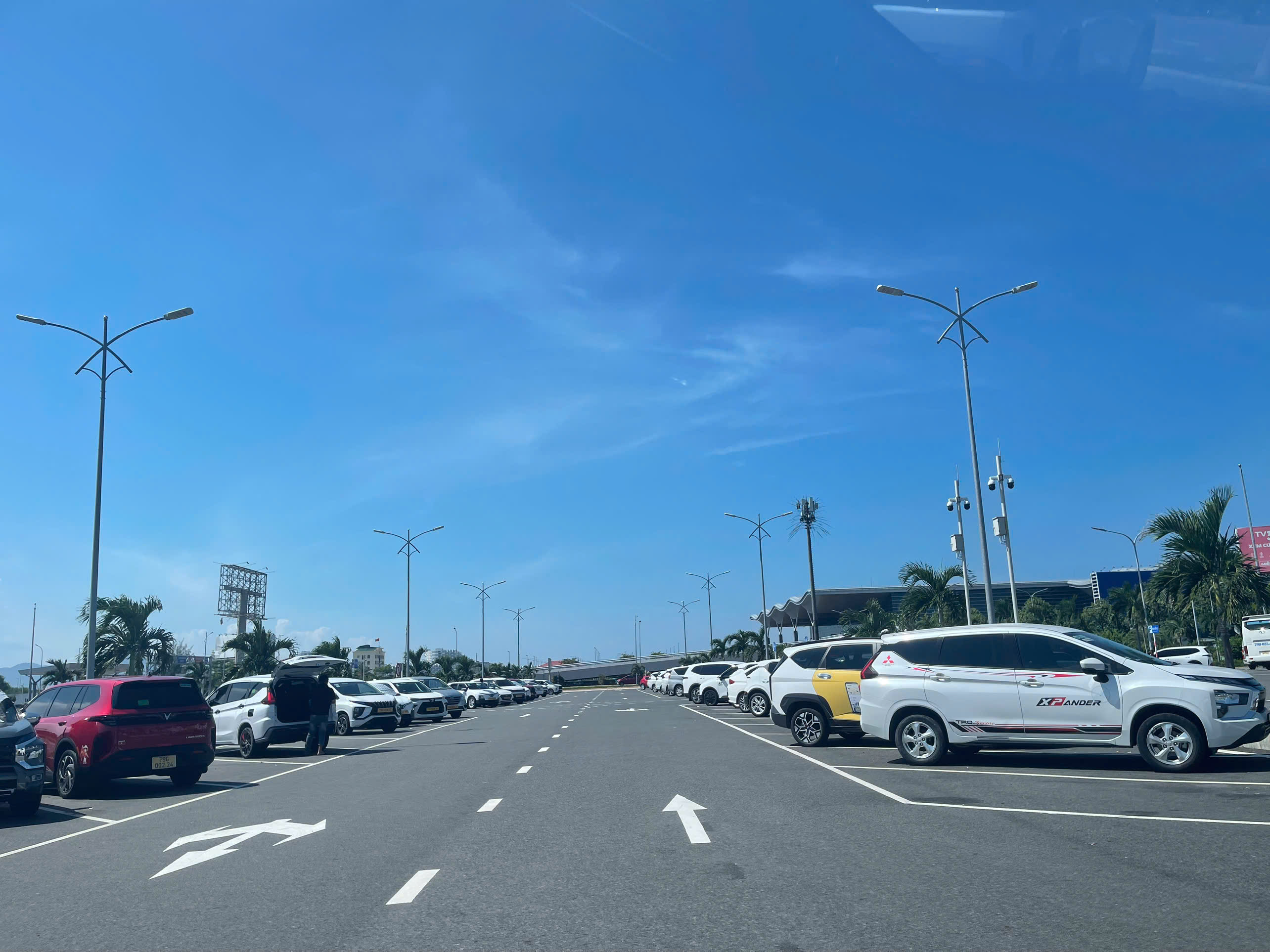 Taxi điện đưa đón Vĩnh Hy Nha Trang
