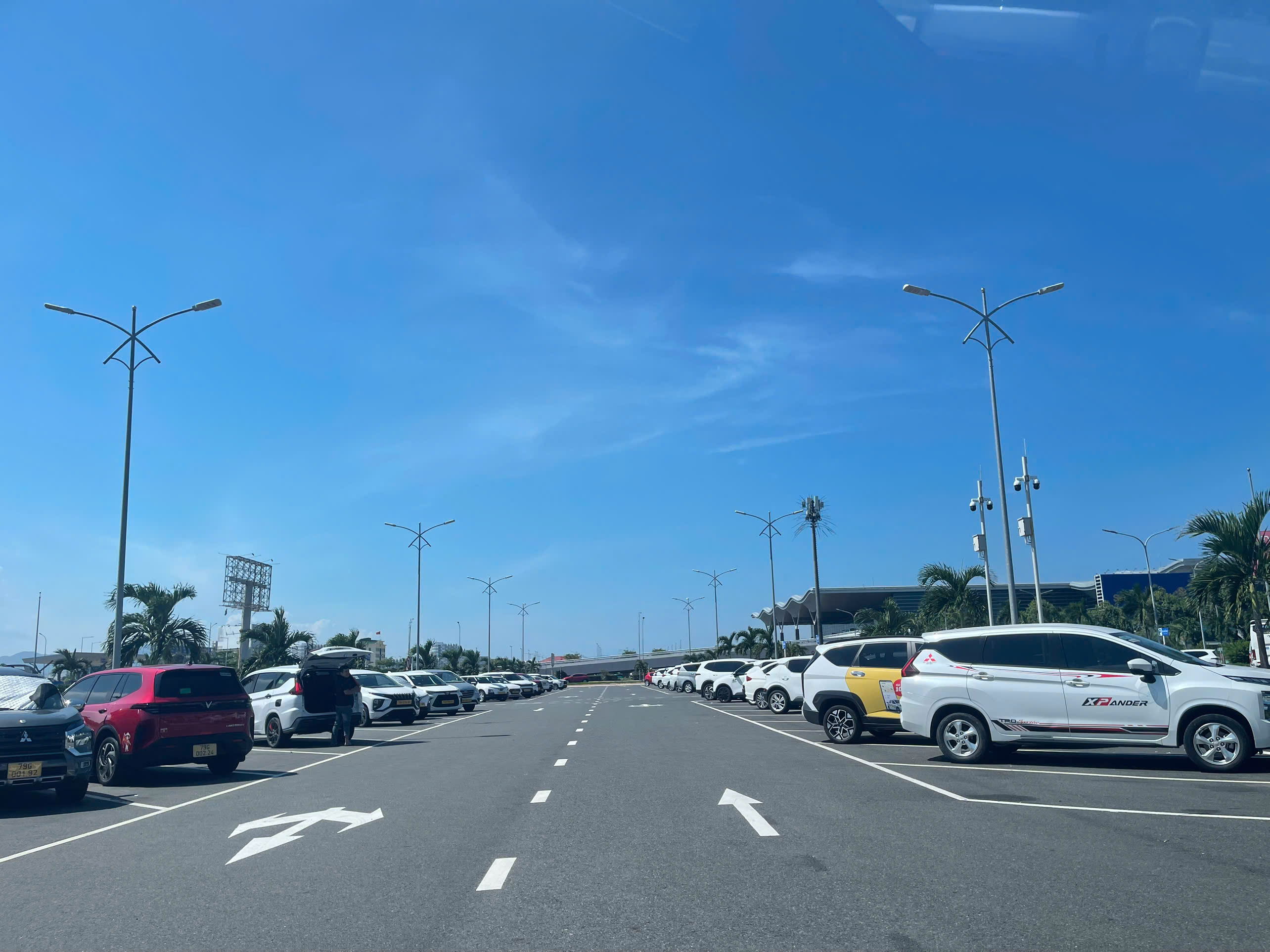 Taxi điện đưa đón Vĩnh Hy Nha Trang
