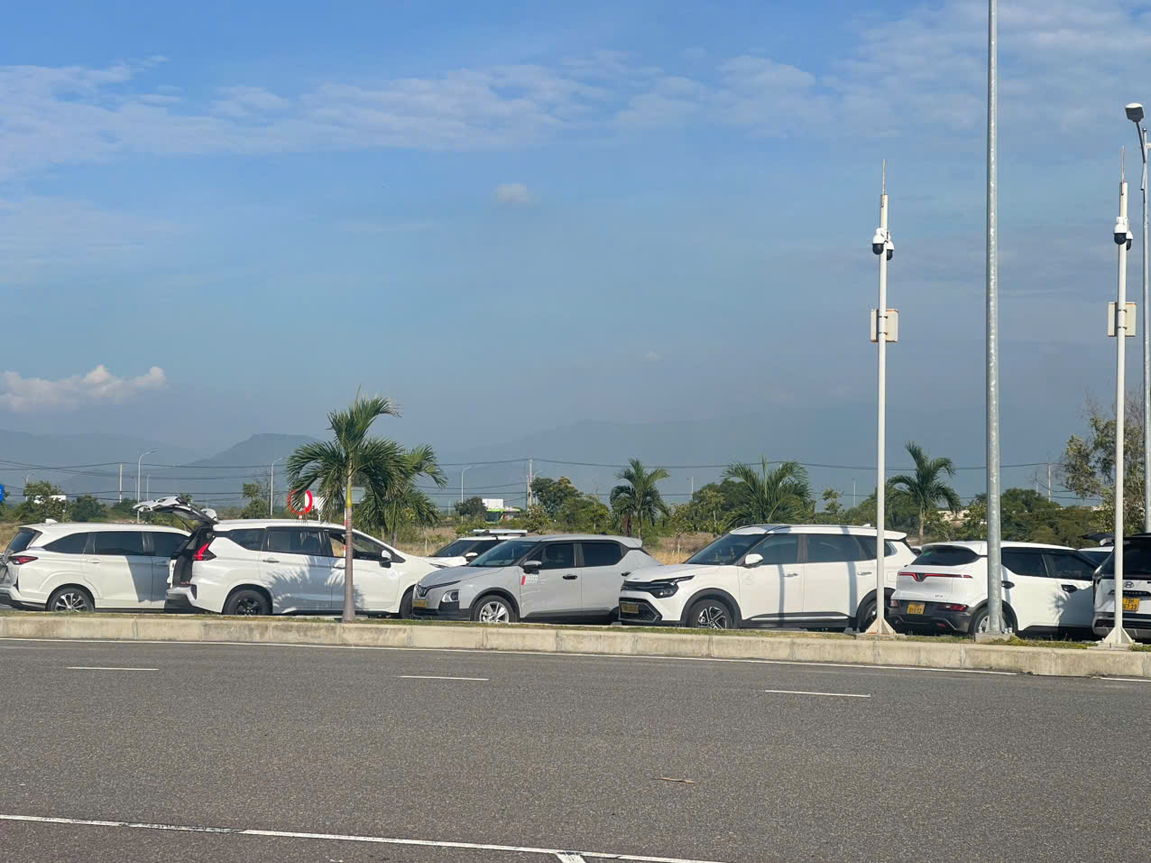 Thuê taxi điện Vĩnh Hy đi Nha Trang trọn gói