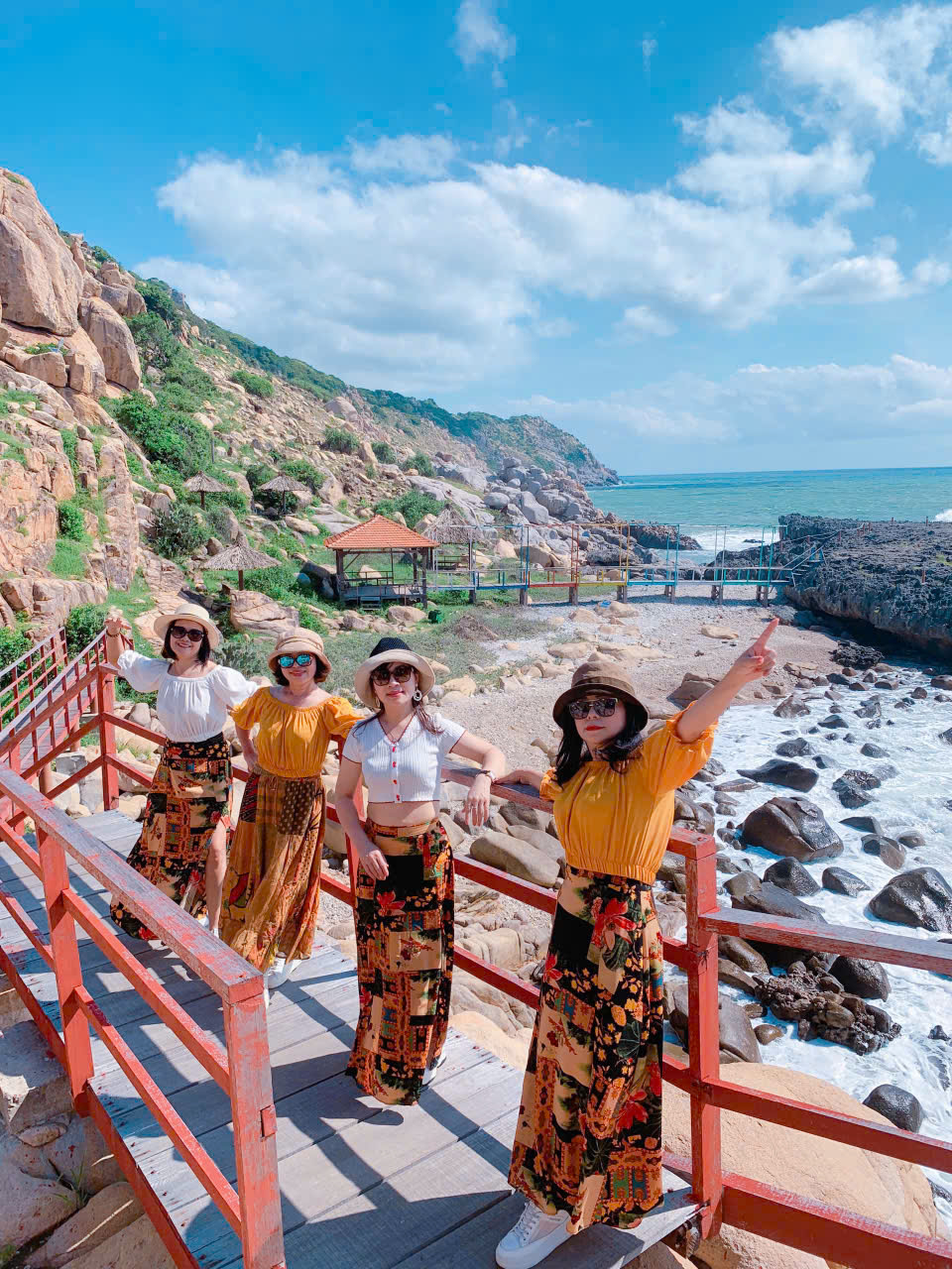 Thuê xe 16 chỗ Ninh Thuận đi Sài Gòn