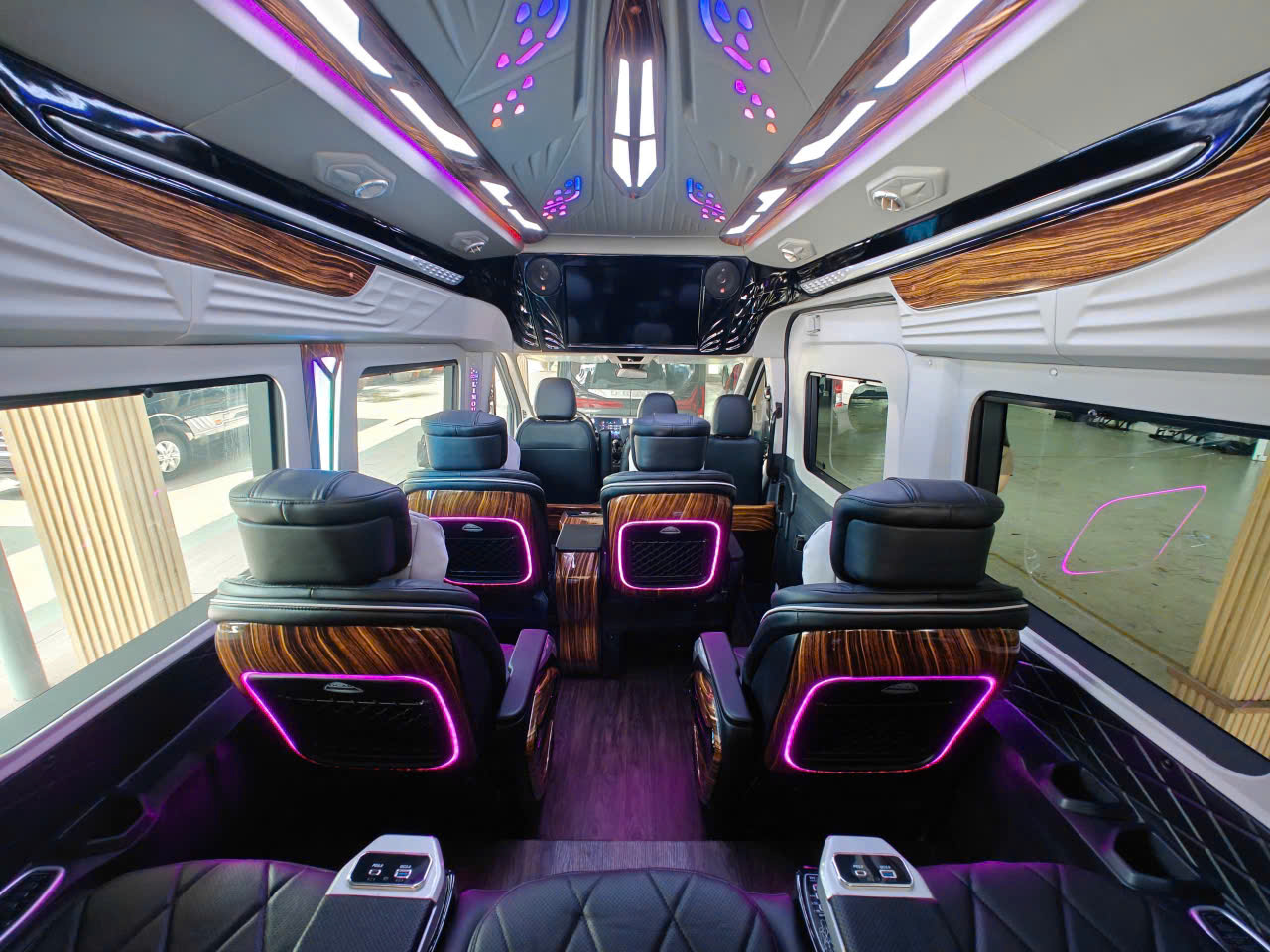 Thuê xe limousine Ninh Thuận đi Sài Gòn