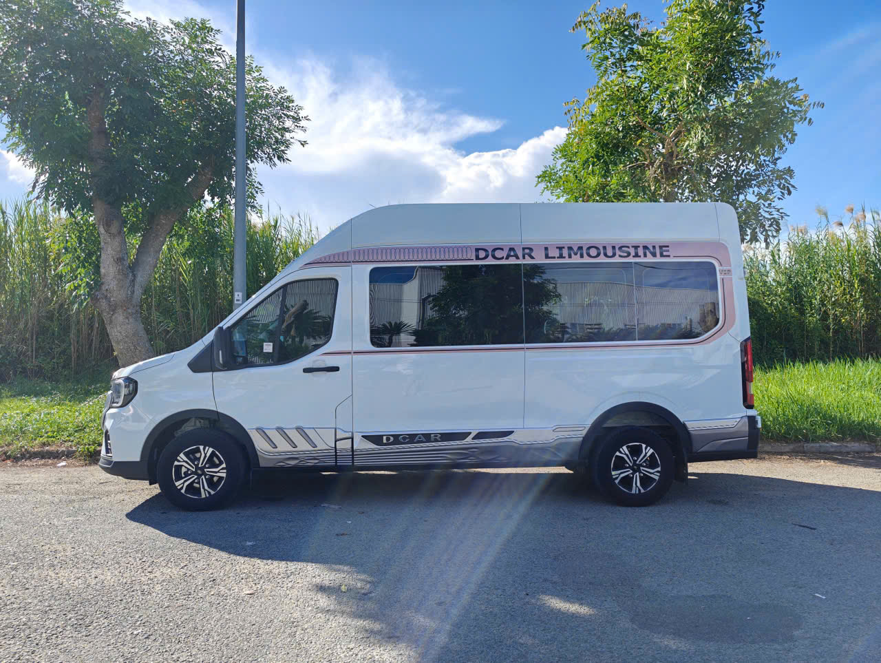 Thuê xe limousine sân bay Cam Ranh đi Vĩnh Hy