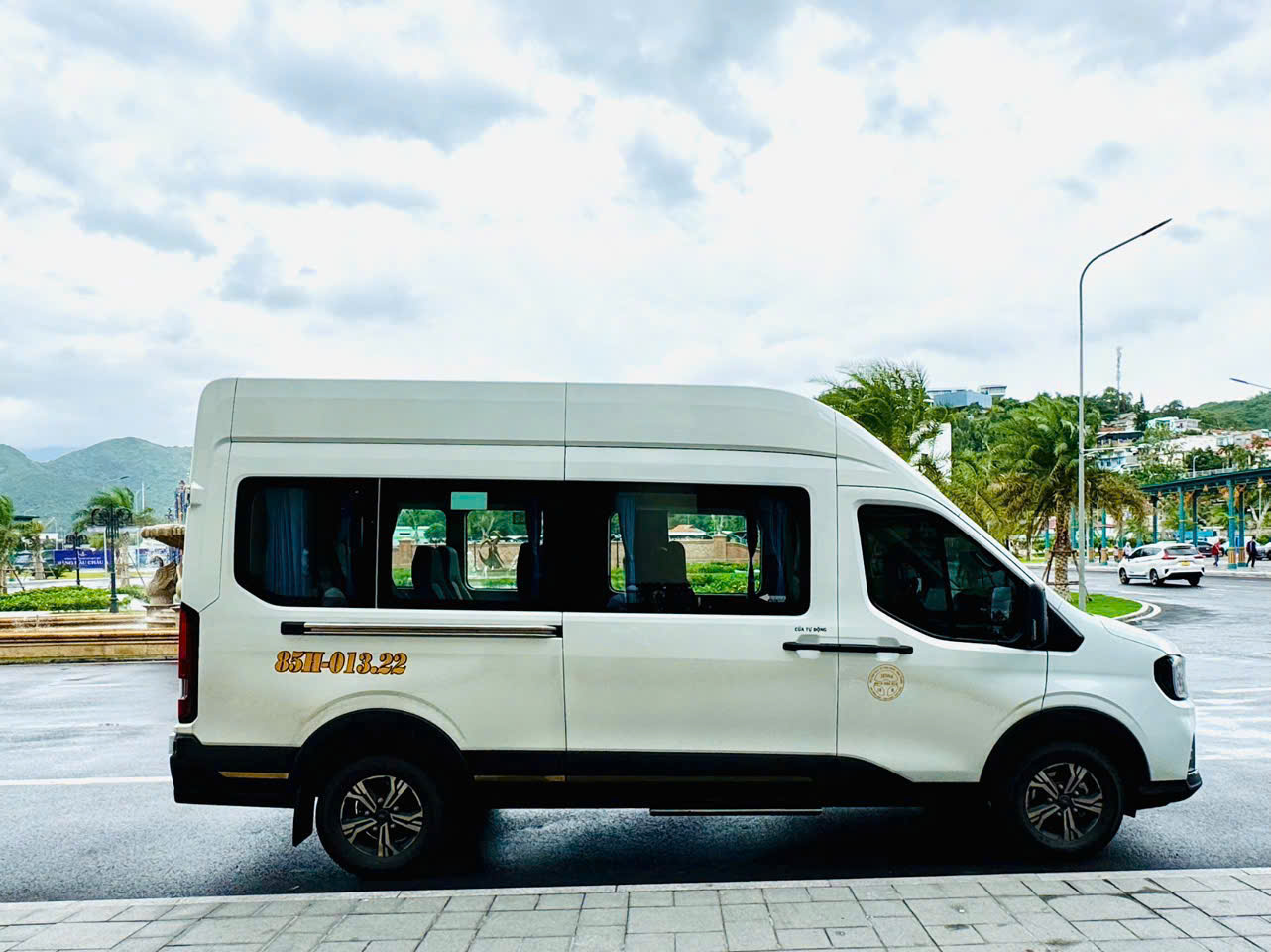 DỊCH VỤ XE LIMOUSINE SÂN BAY CAM RANH 