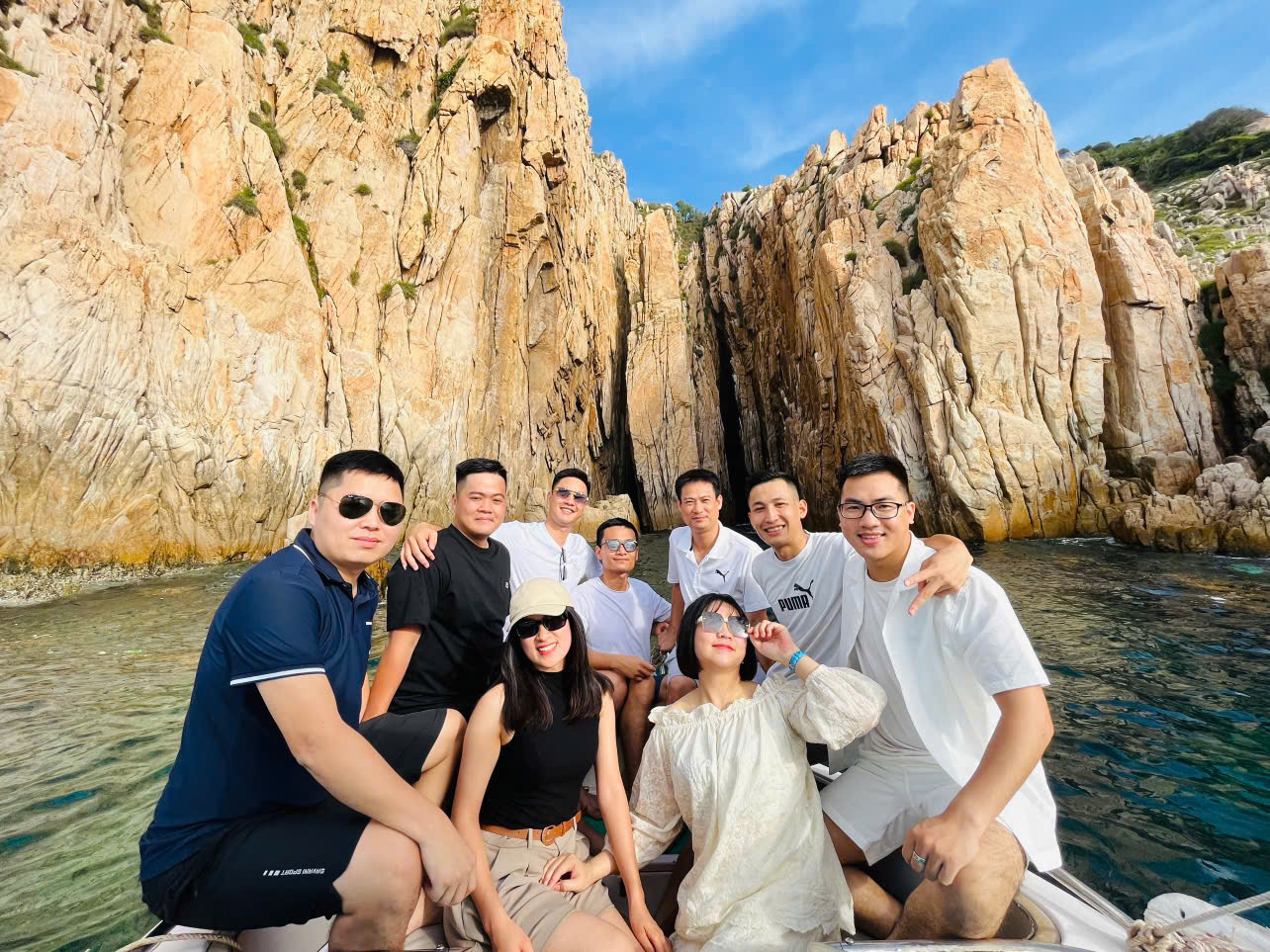 Thuê Xe Sân Bay Cam Ranh Đi Vĩnh Hy Theo Công Ty