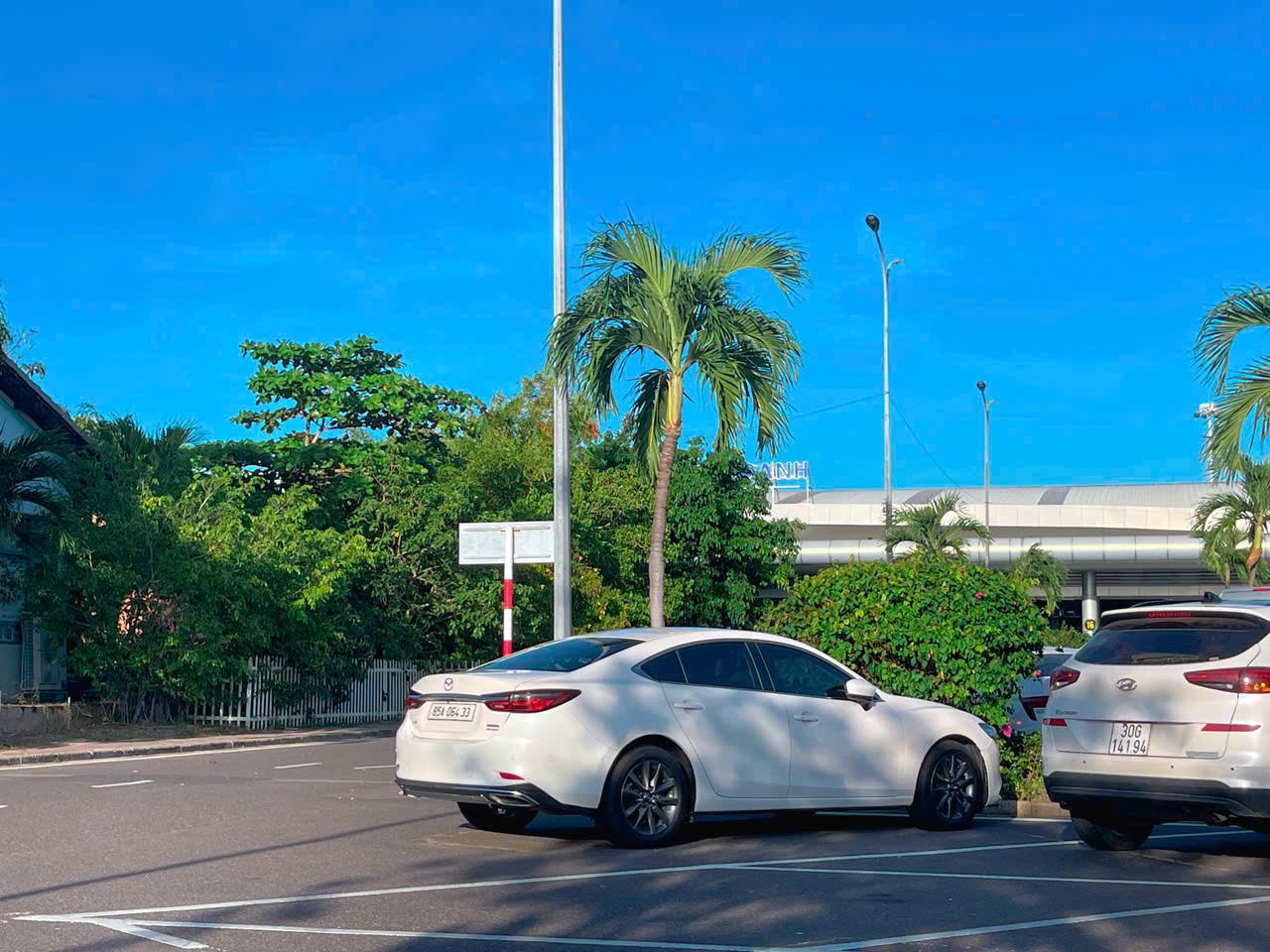 Thuê xe Vĩnh Hy đi sân bay Cam Ranh đặt trước