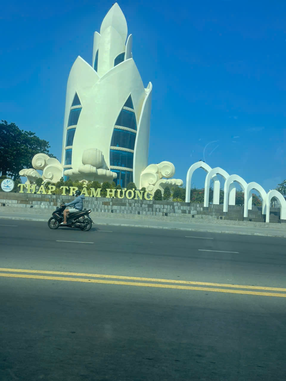 Thuê xe 45 chỗ Nha Trang đi Vĩnh Hy
