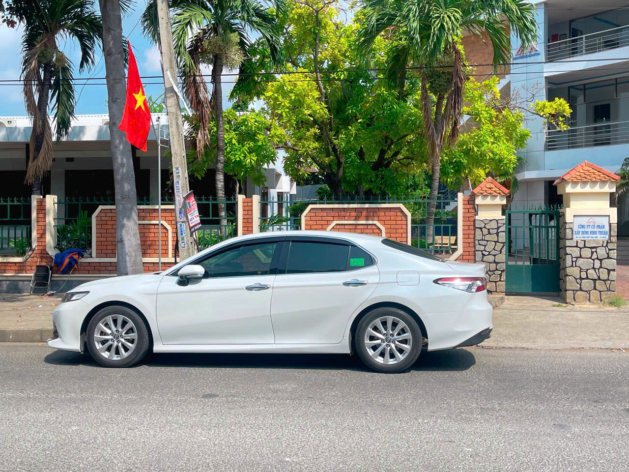 Thuê xe gia đình nhỏ Nha Trang đi Vĩnh Hy